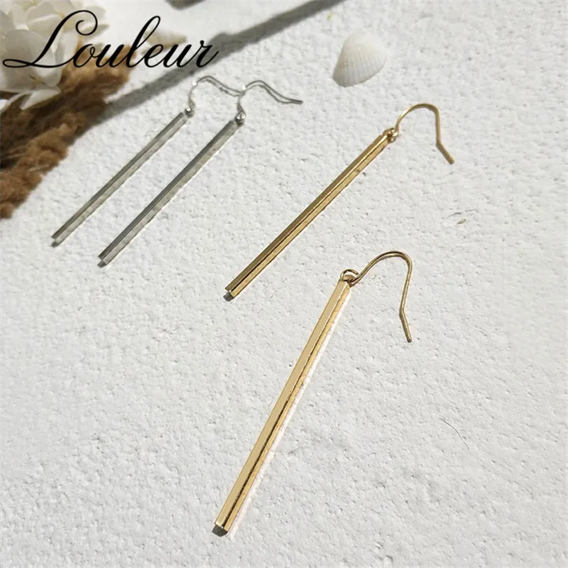 Женские металлические серьги-подвески в полоску золотого и серебряного цвета |