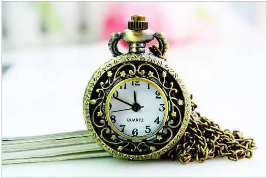 

Vintage Unisex Steampunk Quartz Pocket Watch Leaves Hollow Bronze Necklace Pendant Chain gift Clock