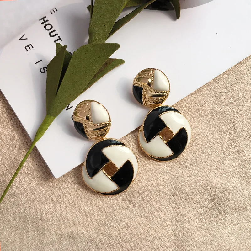 Новая мода Черно-белая с геометрическим узором золотистые серьги-подвески