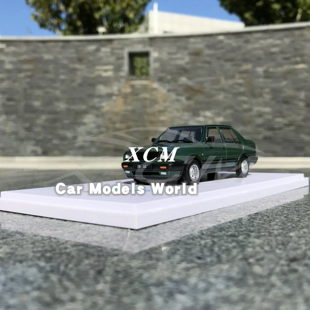 Литая модель автомобиля для старой Jetta (зеленая) 1:43 ничего не открывается +