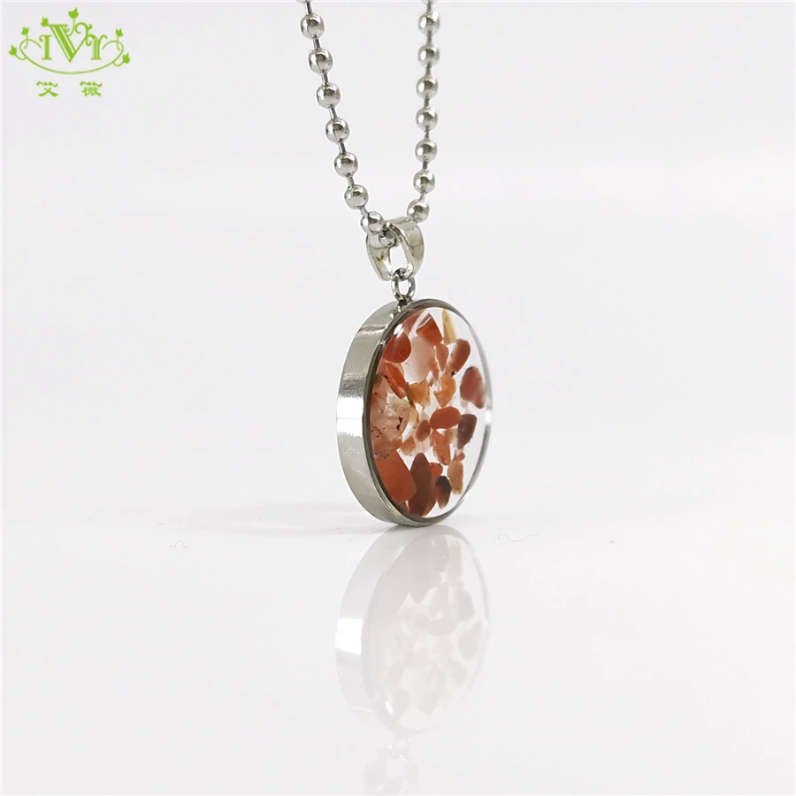 Ожерелье-чокер из натурального камня с красными кристаллами