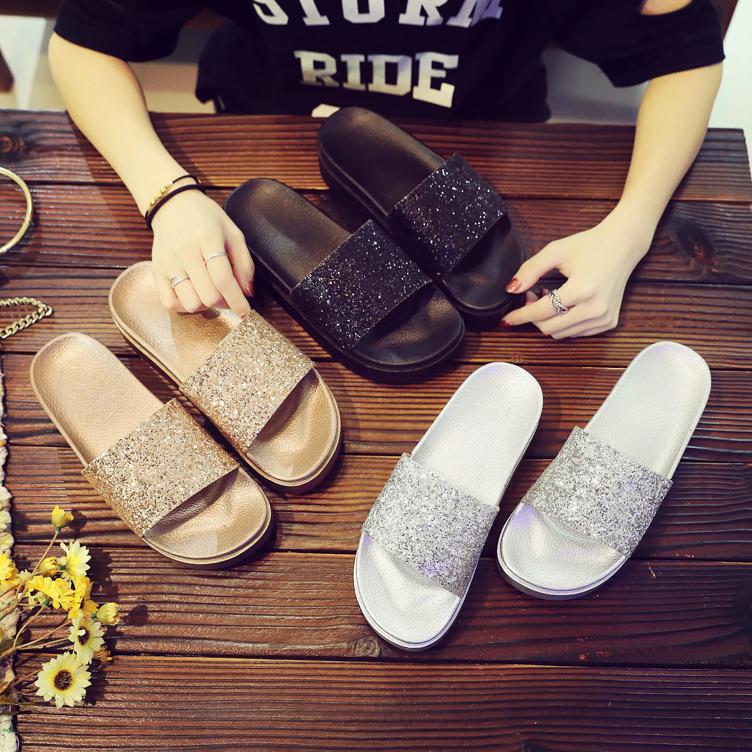 Женские летние домашние шлепанцы с открытым носком блестящие сандалии на