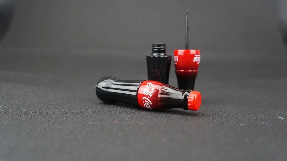 Новая мода косметика Cola Стиль Водонепроницаемый Подводка для глаз жидкий Тип макияж подводка для глаз длинная последняя Черная Подводка для глаз