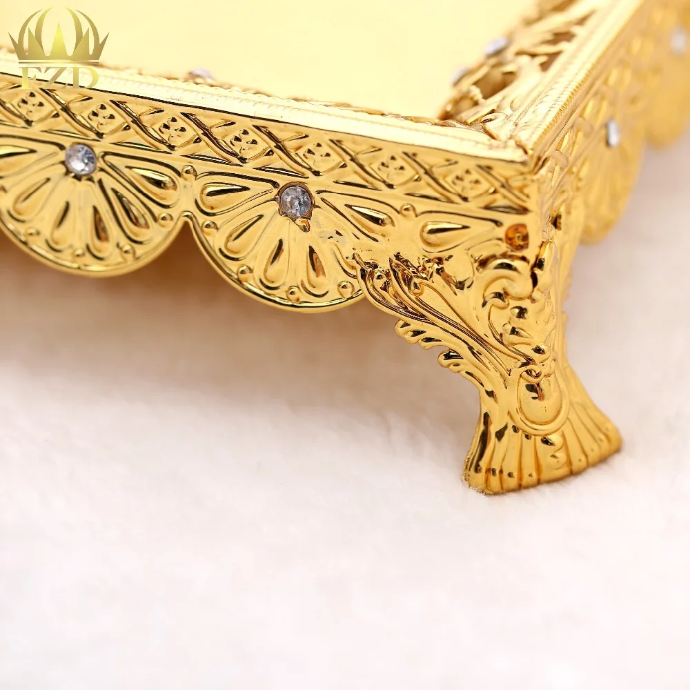 Цельнокроеное платье прямоугольник золотого листа блюдо лоток торт конфеты