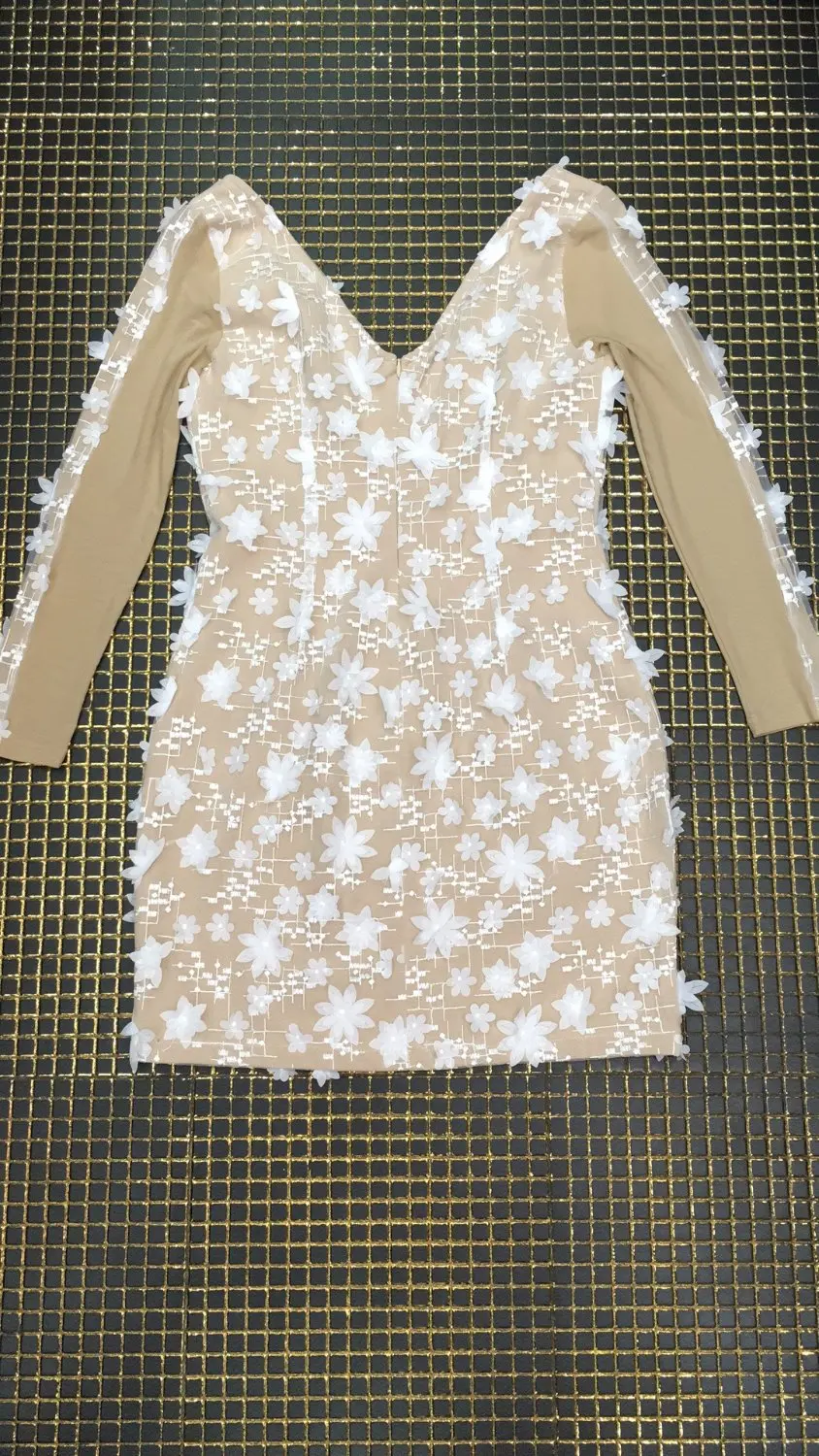 Одежда высшего качества v-образным вырезом Бандажное платье с вышивкой длинным