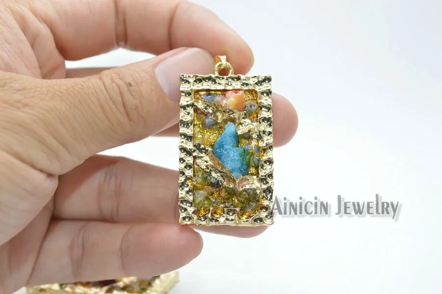 5 шт. натуральный кристалл Druzy проложили на Золотой квадрат прямоугольной формы