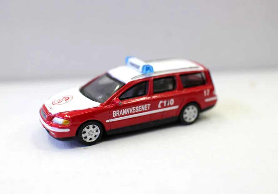 Модель VOLVO V70 1/72 из сплава 2000 модель автомобиля Игрушечная модель| |