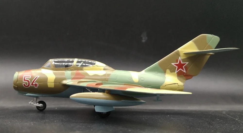 Редкая ценность 1:72 модель fighter MiG MIG15 тренировочная коллекция рук 37135 праздничные