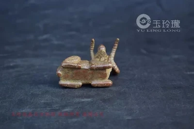 

Pocket (tea pet. goat) antique bronze carvings with small ornaments