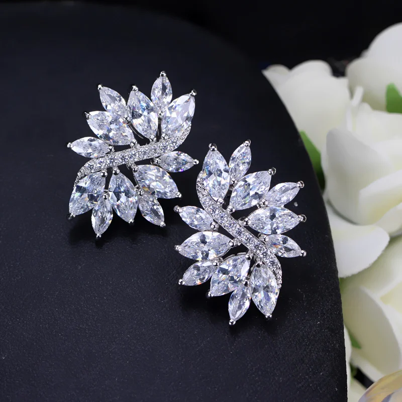 Женские серьги гвоздики серебряного цвета с крупным фианитом|flower stud earrings|fashion
