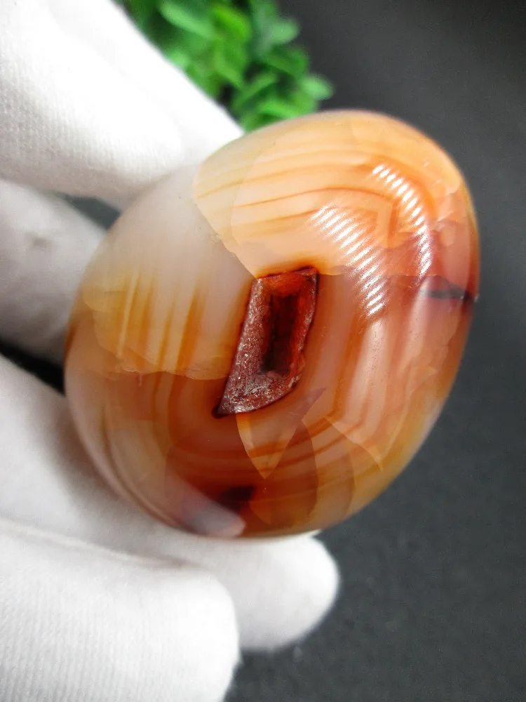 

High Quality Unique Natural Mineral White Red Agate Cave Egg Specimen Feng Shui Home Decoration student Collection