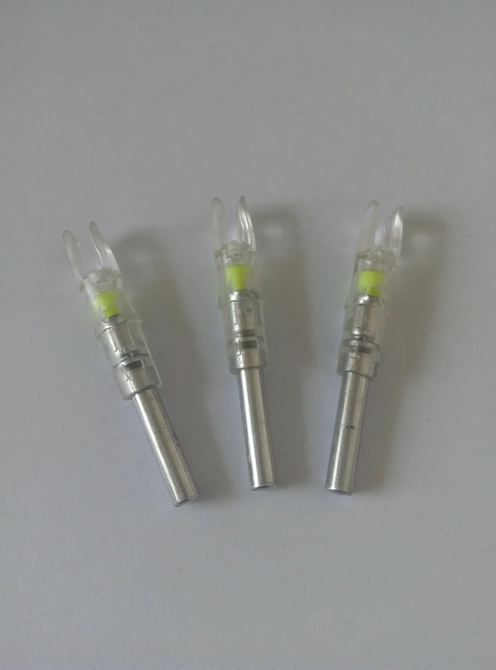 Автоматически освещенные хвостовик композитный с бантом из светодиодов стрелка