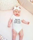 Новорожденный BabyBodysuit I'm Cute Mom's Горячая Dad's Lucky летние шорты рукав Одежда для маленьких мальчиков и девочек Забавные; Спортивный костюм для малышей