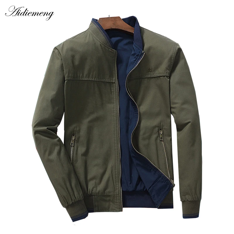 Мужская куртка бомбер с нашивками зеленая обеих сторон повседневная тонкая