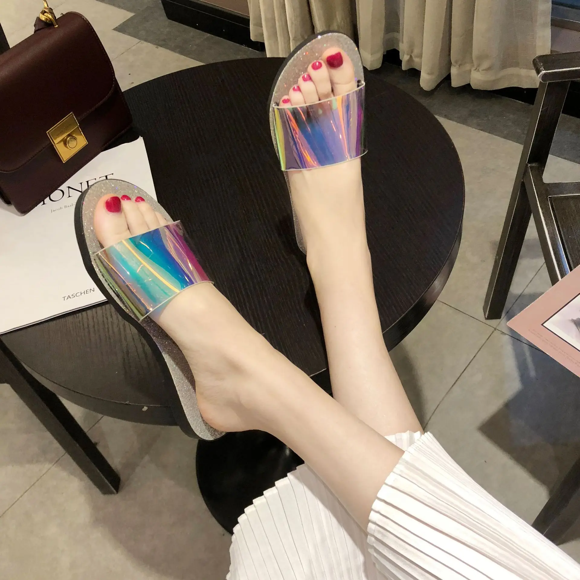 Новые модные женские плоские тапочки для улицы Летняя женская прозрачная