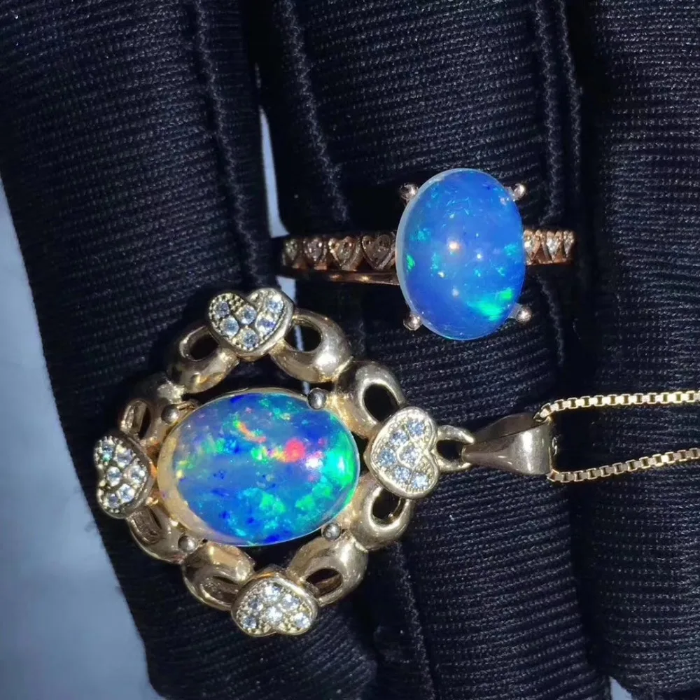 Женский ювелирный комплект из кольца и серёг серебра 925 пробы с натуральным