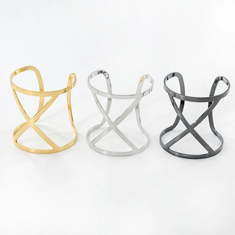 Женский браслет в стиле панк широкий золотистого и серебристого цвета с