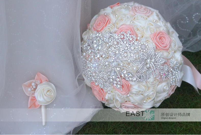 Цвета слоновой кости и Коралловая лента розы свадебная брошь букет невесты