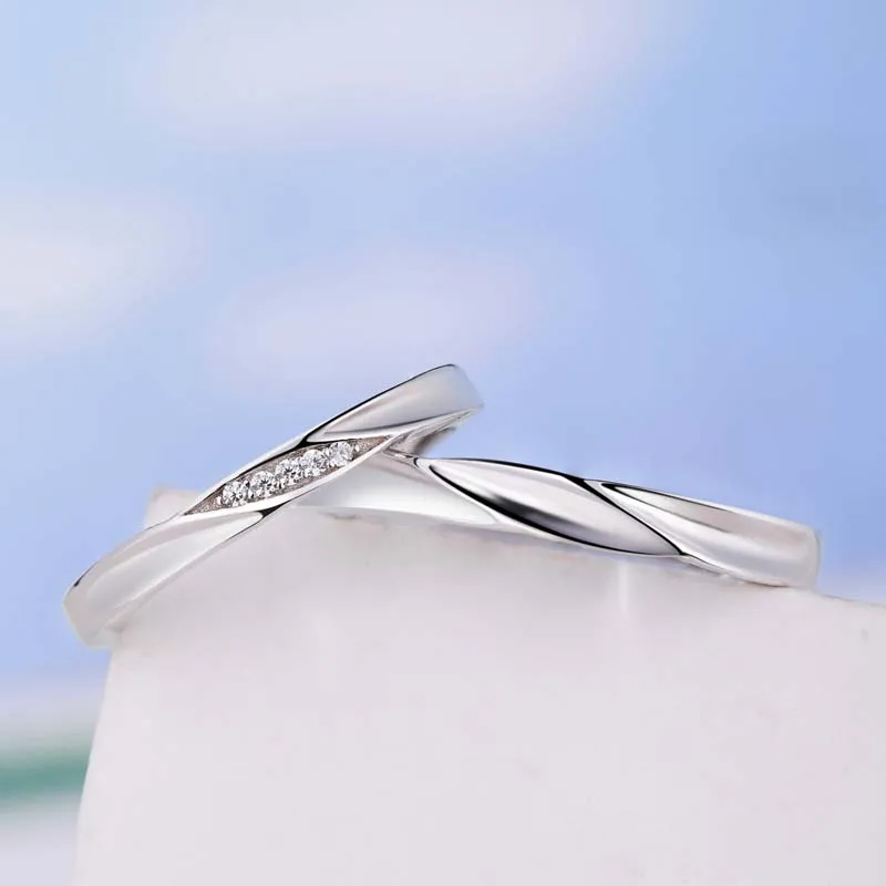 Кольцо из серебра 925 пробы с фианитами |