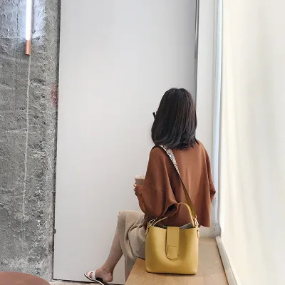 Женская новая осенняя сумка-ведро с большой цепочкой 2018 полосатая одноплечевая