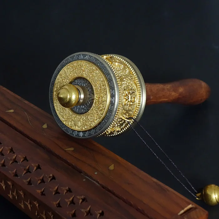 Буддистское Молитвенное Колесо 7 дюймов с деревянной ручкой из красного дерева