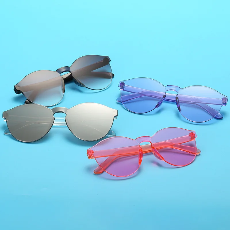 Солнцезащитные очки для мальчиков и девочек летние в пластиковой оправе с