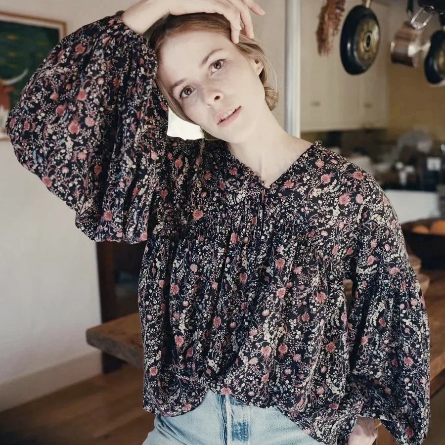 Женская блузка в стиле бохо с длинным рукавом и треугольным вырезом из хлопка