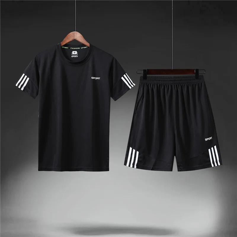 Комплект мужской одежды из двух предметов: футболка и шорты спортивный костюм