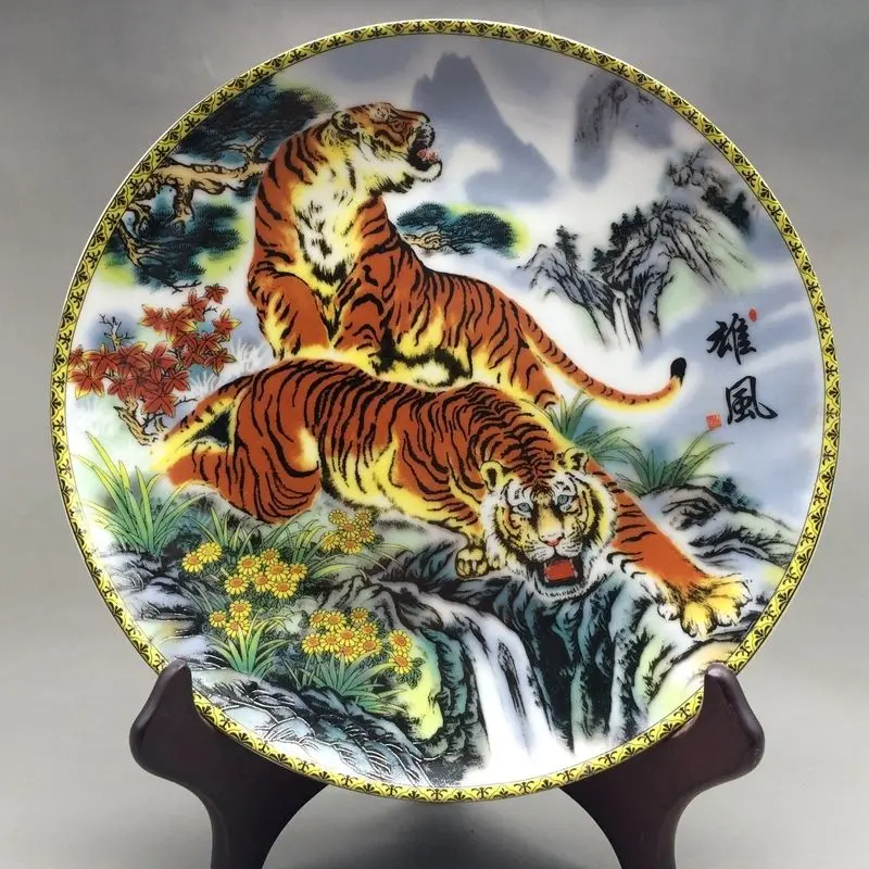 

Китайская семья Роза Фарфор ручная роспись Два тигра тарелка (qianlong mark) домашнее украшение тарелка