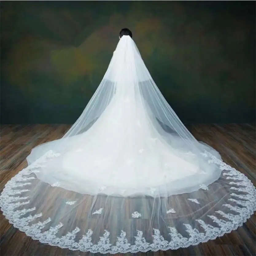 Свадебная вуаль с гребнем кружевные аппликации белые цвета слоновой кости на