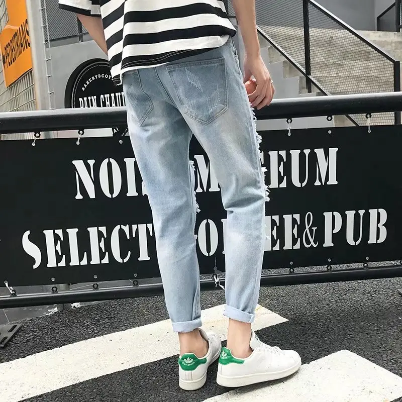 2018 весна и новые летние молодежи популярны улица ветер отверстие кошка чтобы