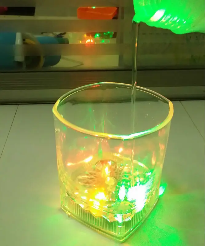 Бесплатная доставка 2 шт./лот 10 унций Индуктивная светодиодная кружка для вина