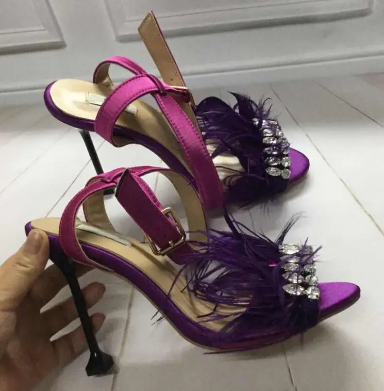 purple Пикантные Сатиновые сандалии; женские туфли на тонком высоком каблуке; стразы; свадебные туфли; sandalia feminina - Цвет: purple