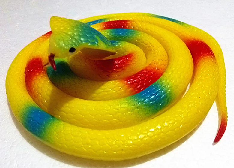 

Halloween Party Gift Tricky Funny Spoof Toys Simulation Soft Scary Fake Snake Horror Toy for Party Event Practical Jokes Yellow