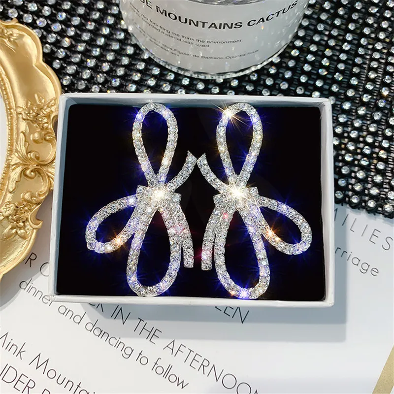 Fyuan Полный Стразы, серьги со шпилькой, для Для женщин девочек Bijoux(украшения своими руками) Блестящий большого размера с бантом Кристаллические серьги ювелирные изделия, ювелирные изделия, подарки - Окраска металла: silver