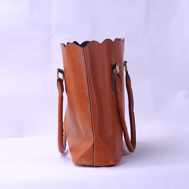 Светильник образца коричневый Scalloped Tote с заклепками хаки Shaped Totes Vegan Leather DOM109172 |