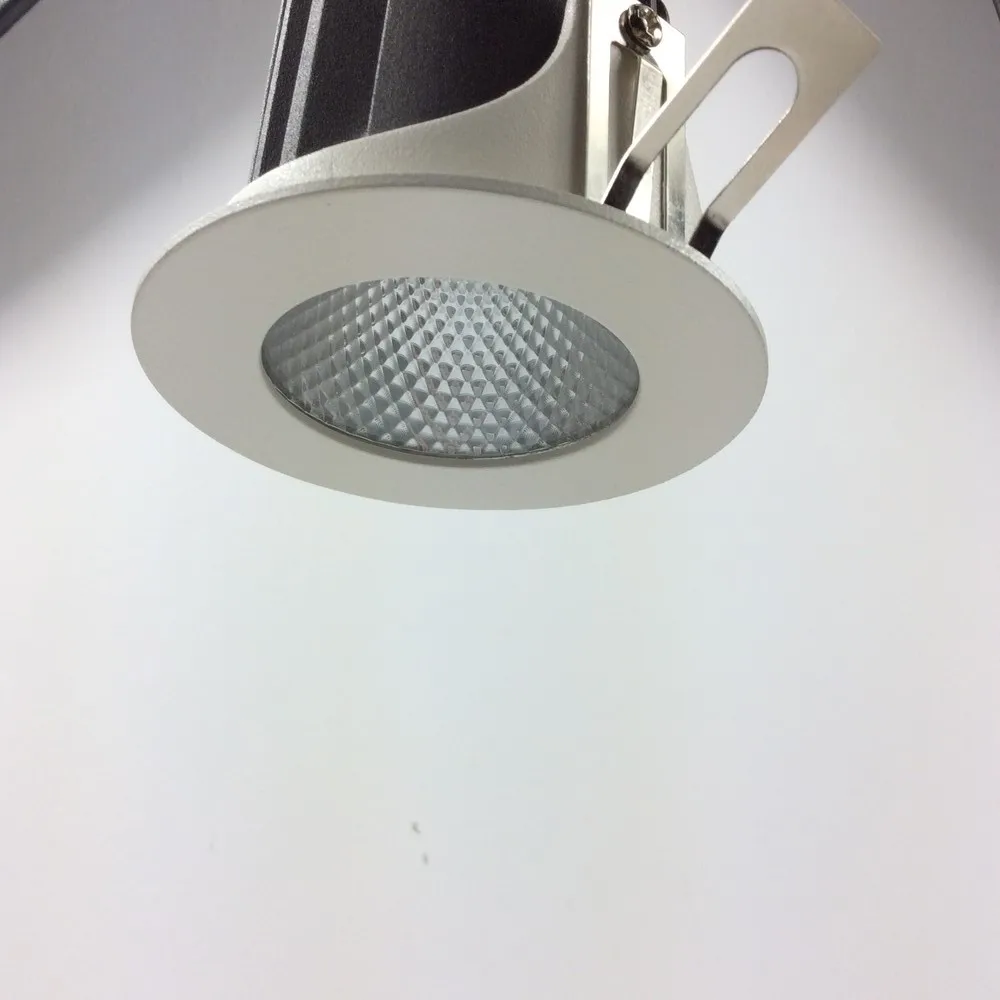 Хорошее порошковое покрытие с отверстиями 70 мм 8 Вт 10 Trimless Светодиодный прожектор