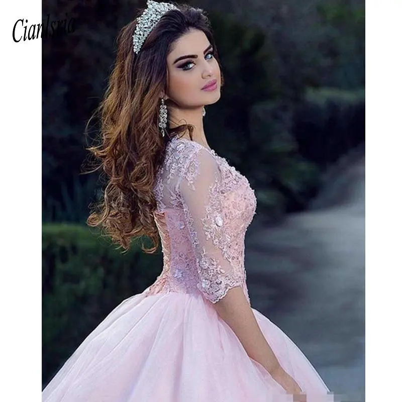 

Elegant Princess Pink Ball Gown Quinceanera Dresses Scoop Neck Appliques Beaded Saudi Arabic Tulle Dress Sweet 16 Party