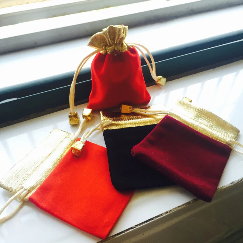 Женское Винтажное кольцо с синим кристаллом и фианитом серебряного цвета |