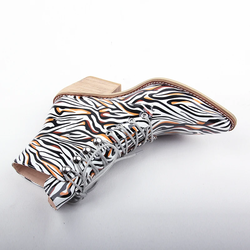 

2019 Fashion Autumn Beautiful Flower Shoes Woman Lace-Up Motorcycle Cow Muscle Cowboy Flat Ankle Boots Square Heel Cowboy Boots