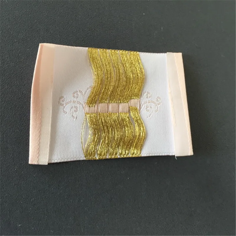 

Custom Exquisite Gold Polyester Woven Label For Clothing