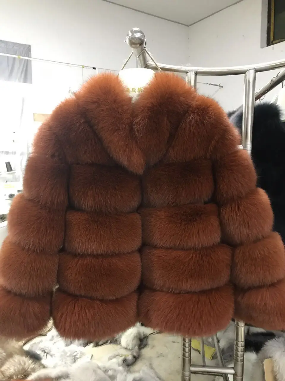 QIUCHEN PJ8139-1,, новое зимнее плотное меховое пальто, куртка из натурального Лисьего меха, высококачественное пальто из лисьего меха, верхняя одежда с воротником-стойкой - Цвет: caramal