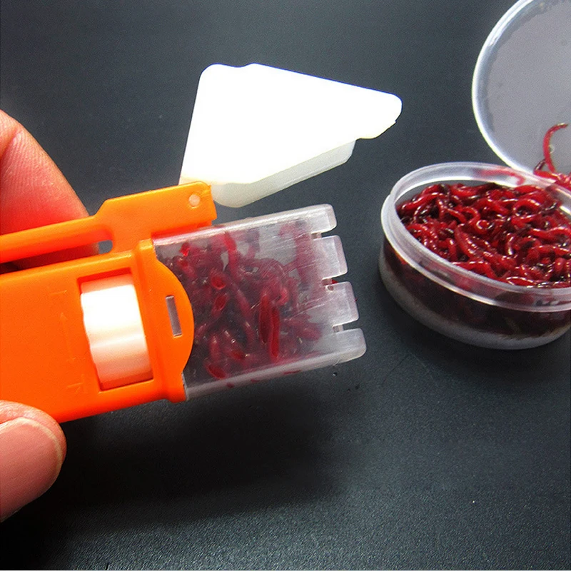 

2Pcs Portable Bloodworm Clip Fishing Bait Lures Earthworm Lightweight Worm Baits Clip for Fishing Tackle Accessories Tools