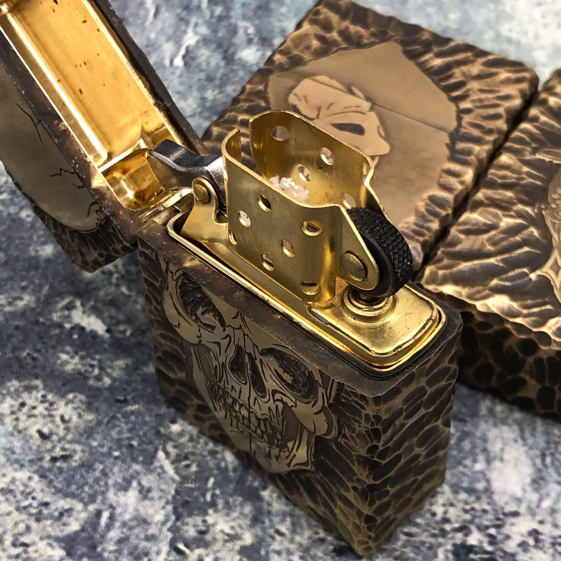 ZORRO Зажигалка для жидкого масла, бензиновая зажигалка, латунный металлический материал, бронзовый череп, ручная работа, толстая/тяжелая Зажигалка для сигарет, мужской подарок, 180 г