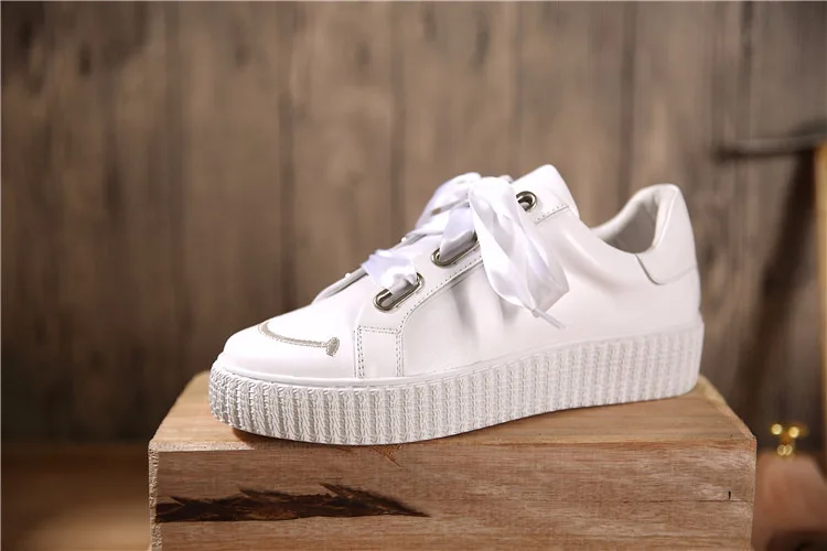 Женские кроссовки из мягкой натуральной кожи с круглым носком в британском стиле