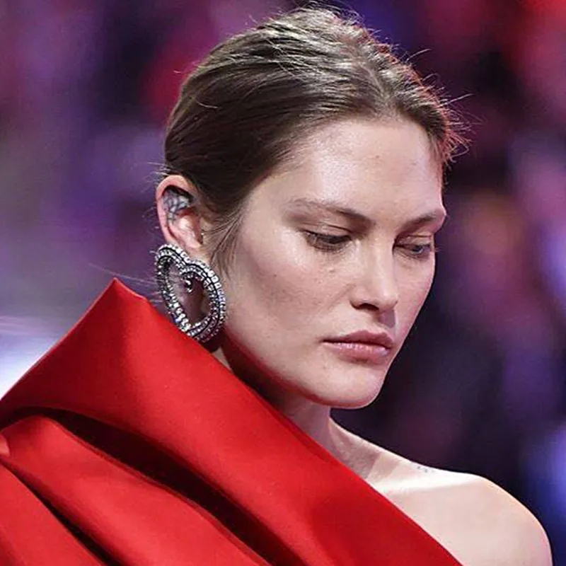 Новый дизайн блестящие стразы и вырезом в форме сердца на подвески серьги со