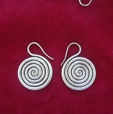 

Selling Jewelry>>Guizhou handmade jewelry Miao jewelry handmade Miao silver personality earrings \ small vortex