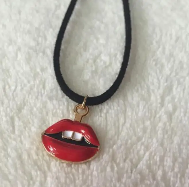 Женское бархатное ожерелье до ключицы готическое из бархата с зубцами губ xl 053 90