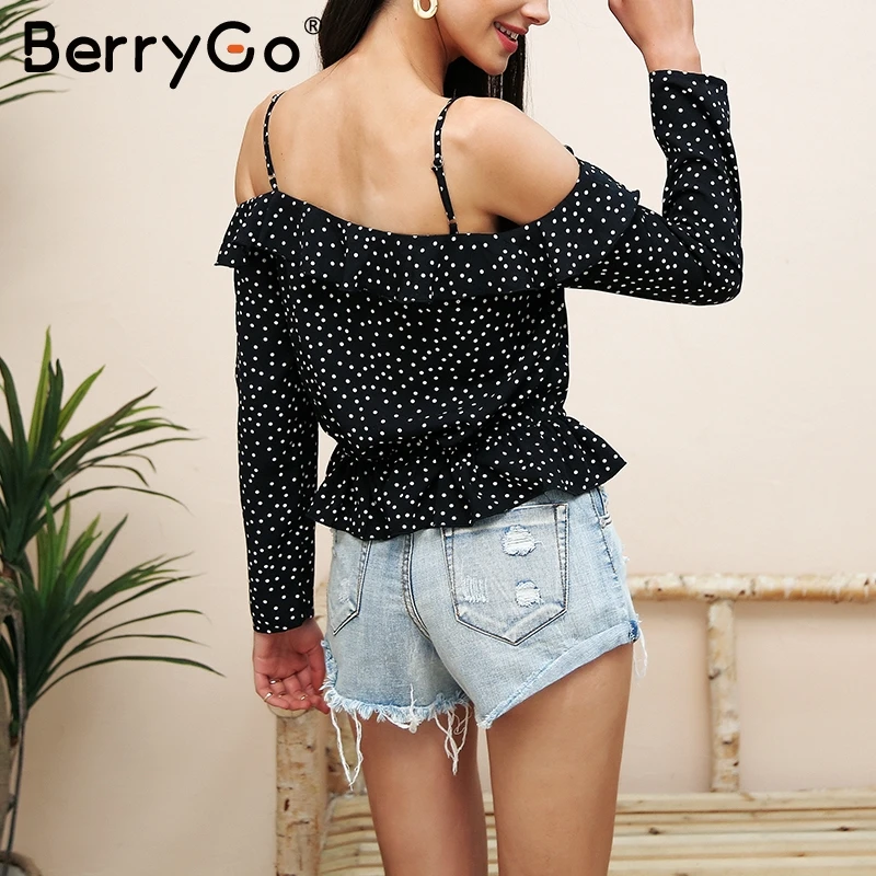 BerryGo/белая блузка с открытыми плечами и рюшами на бретельках женская