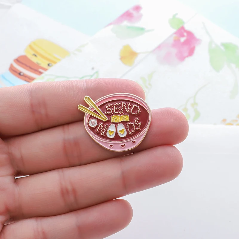 

Japanese ramen Pin send Love noodles Pink bowl enamel Pins Brooches women Delicious Food Lapel Pin Badge Cute girl style Jewelry